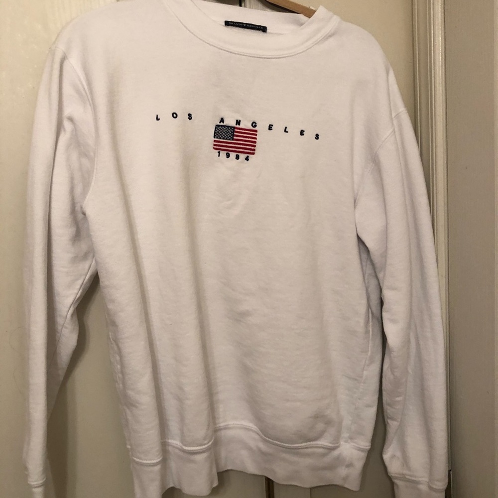 BRANDY MELVILLE Los Angeles crew neck.
